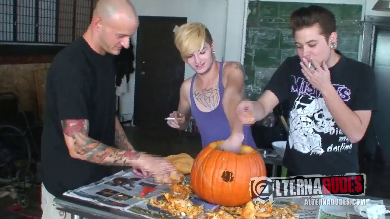 Halloween threesome with a cute gay guy taking two dicks