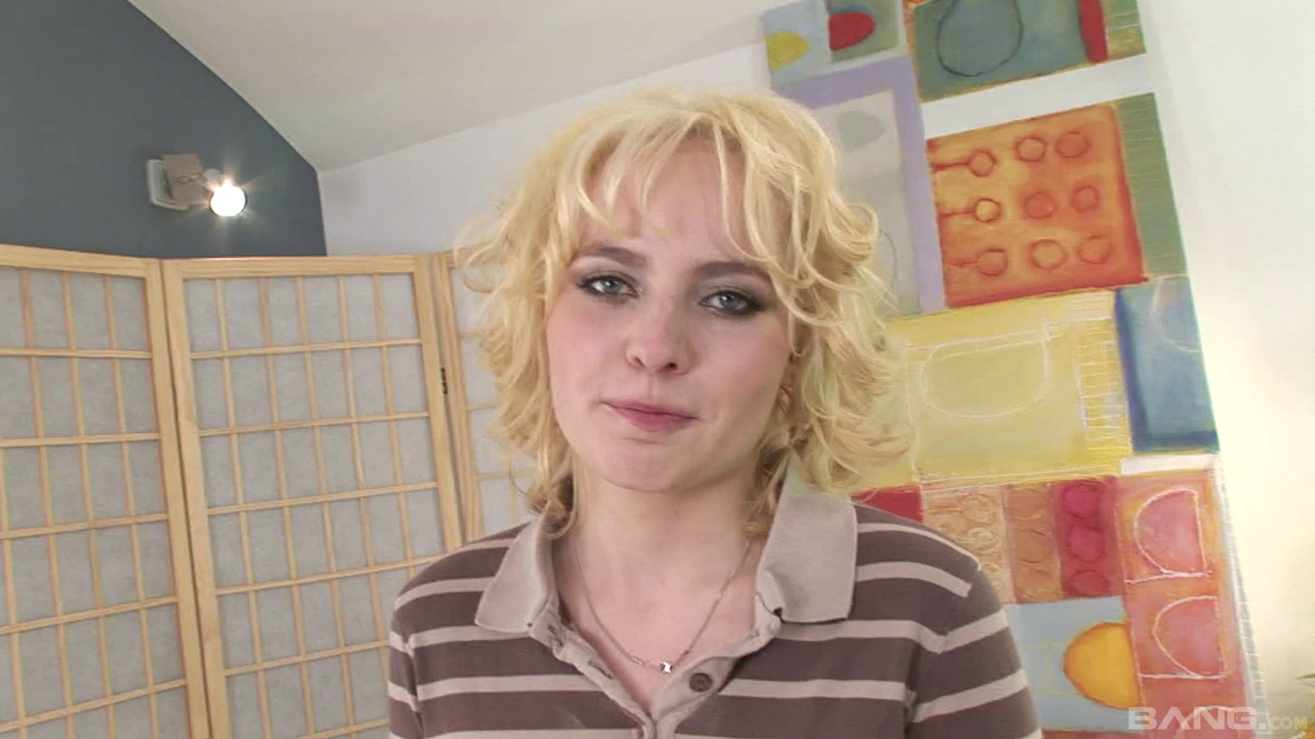 Randy honey Doris plows her pussy before a shagging game