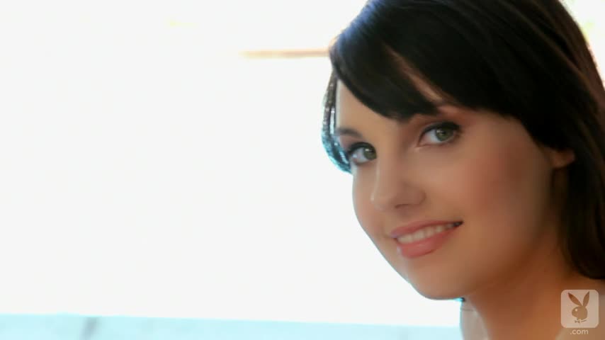 Ashley Rose gets naked under romantic surroundings | Any Porn
