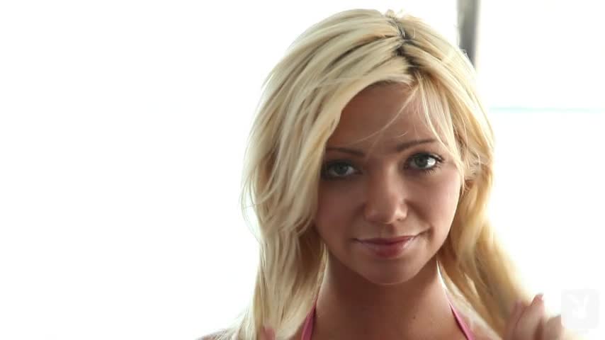 Charming blonde Kyndra McGaw strokes her nice body passio... | Any Porn